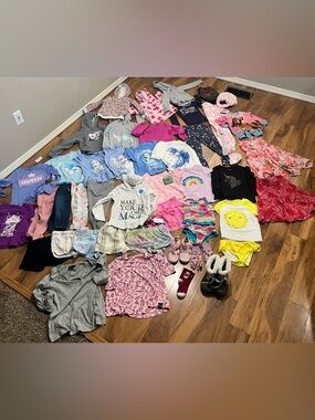 LARGE BUNDLE GIRL 3T-6 CLOTHES SOME NEW WITH TAGS